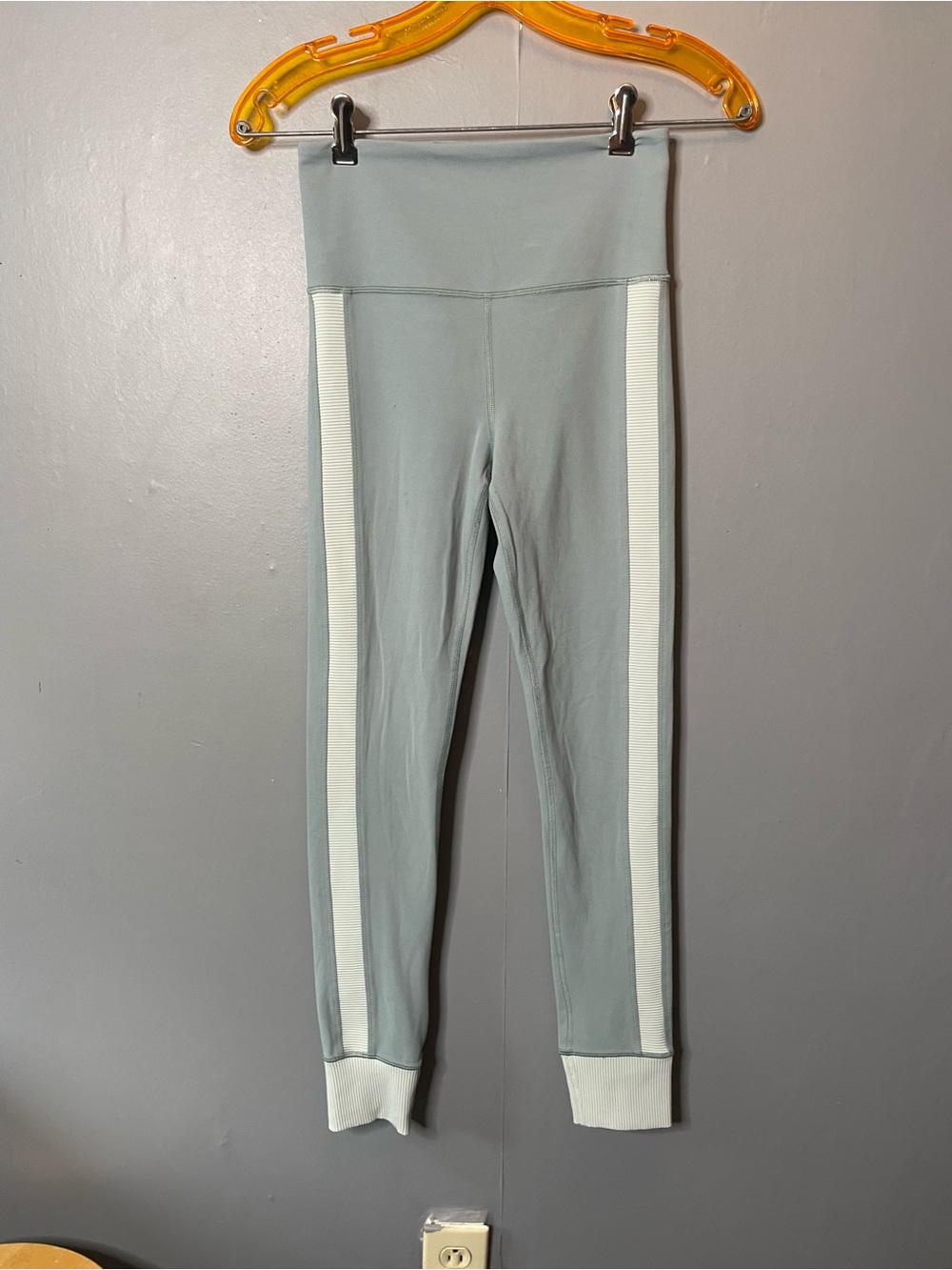 Athleta Elation Sage green High Waisted rib trim Leggings 7/8 tight Size small